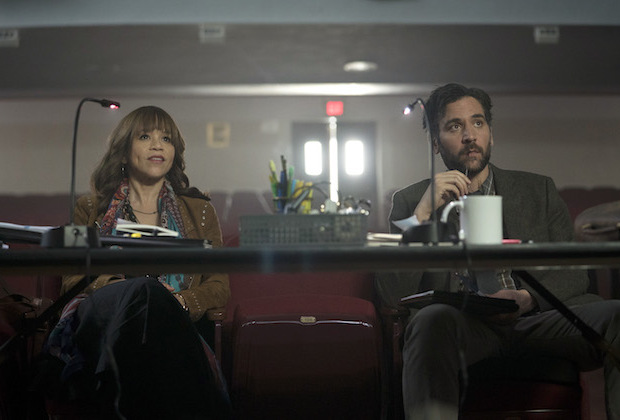 RISE -- Pilot -- Pictured: (l-r) Rosie Perez as Tracey Wolfe, Josh Radnor as Lou Mazzuchelli -- (Photo by: Peter Kramer/NBC)