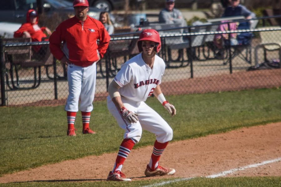 Screaming Eagles baseball: the team that plays together, wins together