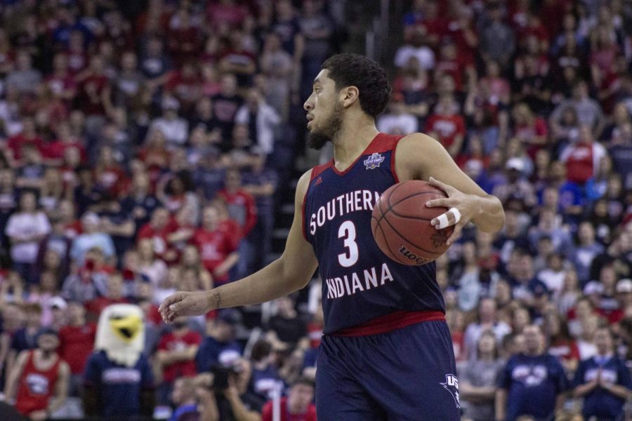 Sophomore guard Mateo Rivera looks for an open teammate to pass the ball to during the first half of the men’s Final Four basketball game.