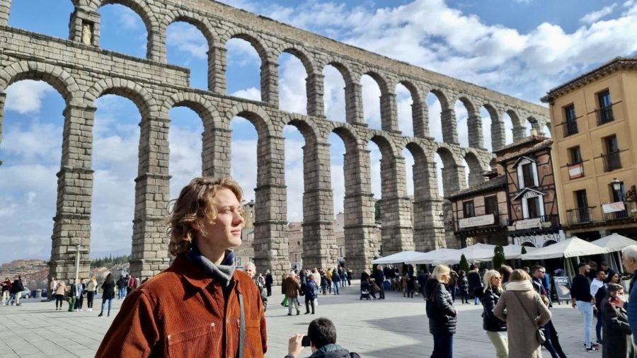 The+Aqueduct+of+Segovia.+In+this+week%E2%80%99s+column%2C+Chase+visits+old+friends+and+sees+the+breathtaking+sights+of+Segovia+and+Paris.