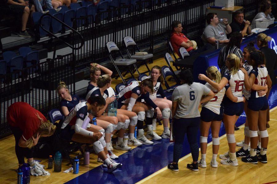 USIs womens volleyball team takes a timeout after playing against Murray State University on Friday.