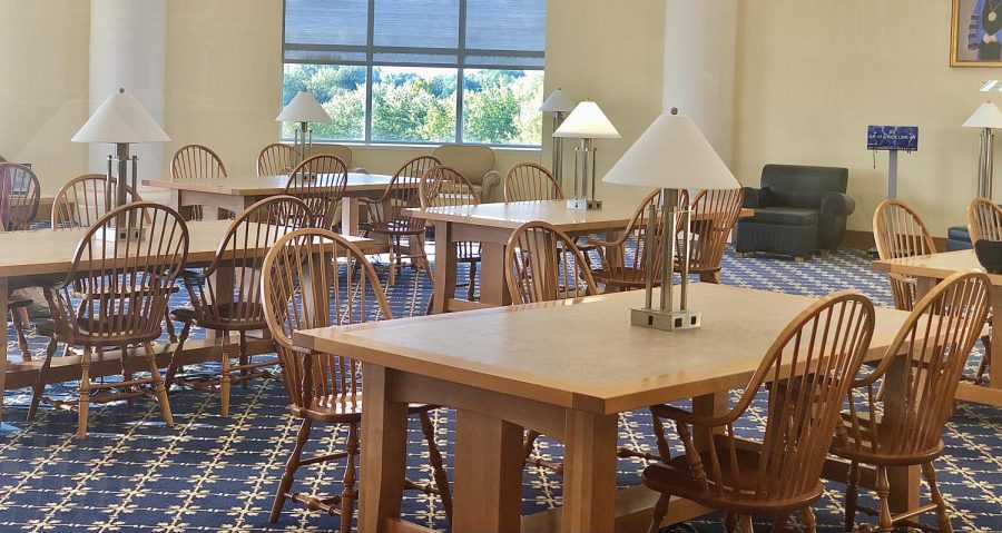 The Kleymeyer Hall of Presidents, one of two silent study rooms, is located on the fourth floor. 