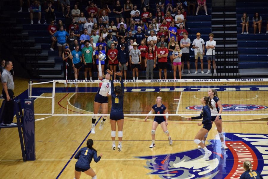 Abby+Bednar%2C+sophomore+outside%2Fright+hitter%2C+gains+solid+contact+in+a+game+against+Murray+State+University+on+Aug.+27.+The+womens+volleyball+team+lost+three+times+between+Friday+and+Saturday+at+the+Kent+State+Invitational.