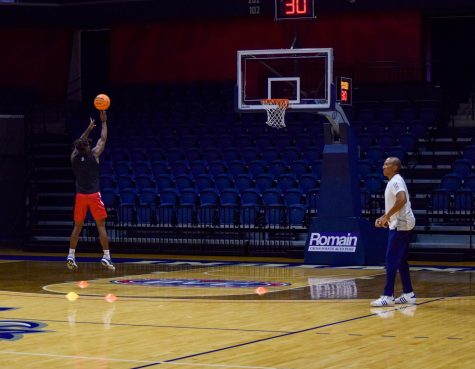 You commented 1d Tyler Henry, junior guard, works on shooting at the top of the key before practice on Sept. 27. Henry is one of five players returning in the new line-up.