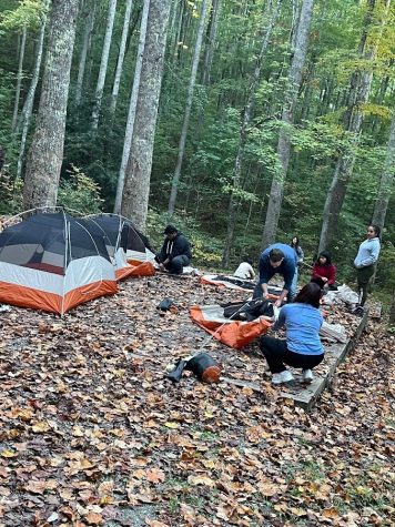 Students set up their tents at Smoky Mountain National Park over Fall Break. (Photo courtesy of Asuka Nakagawa)