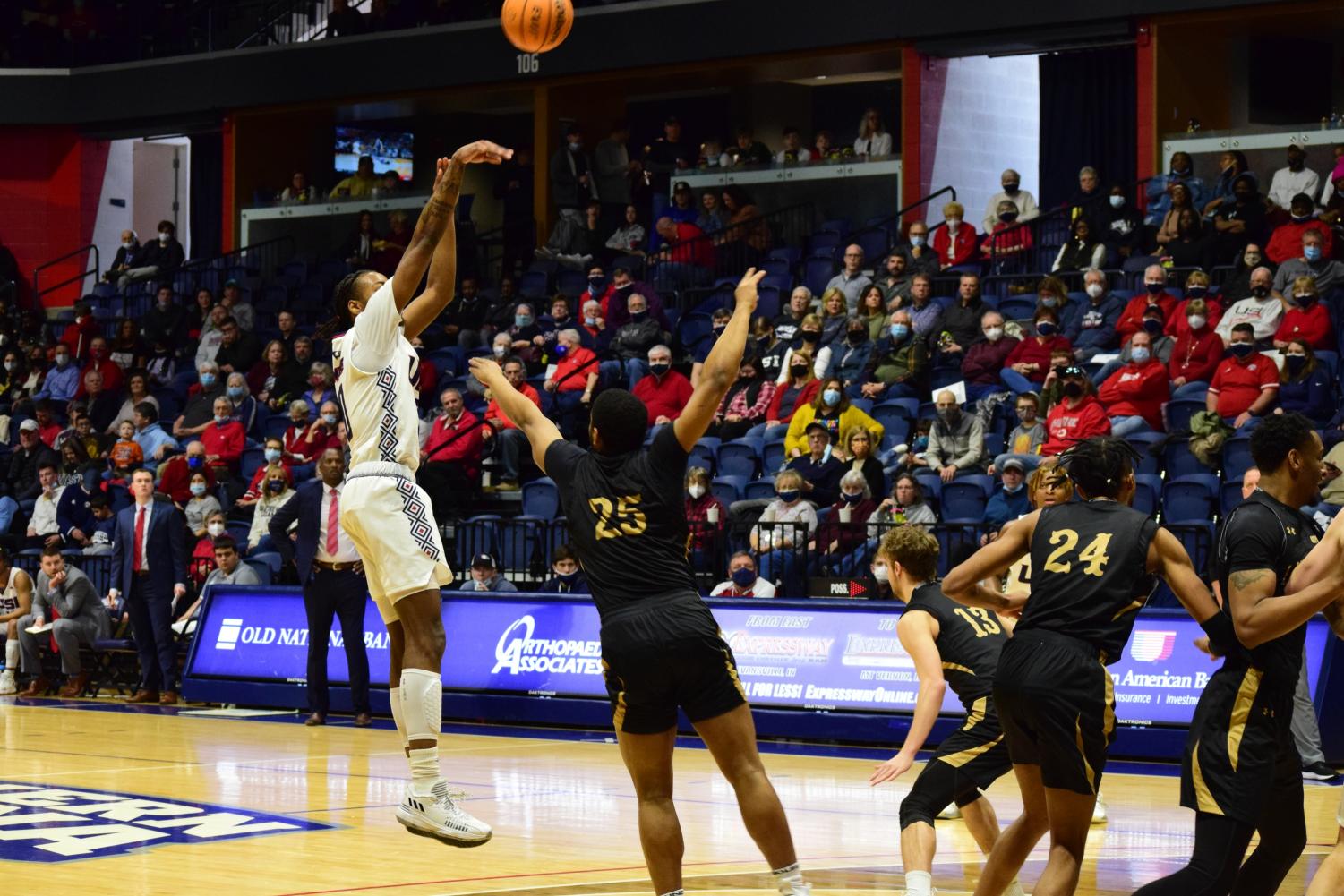 SIU Men's Basketball roster relies on returnees