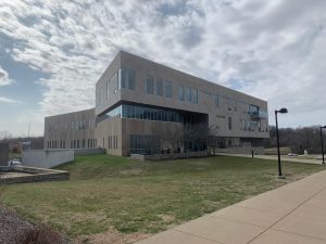 The Business and Engineering Center will experiment with four-day weeks beginning August 2023. The four-day week schedule will apply to 20% of classes. (Photo by Anthony Rawley)