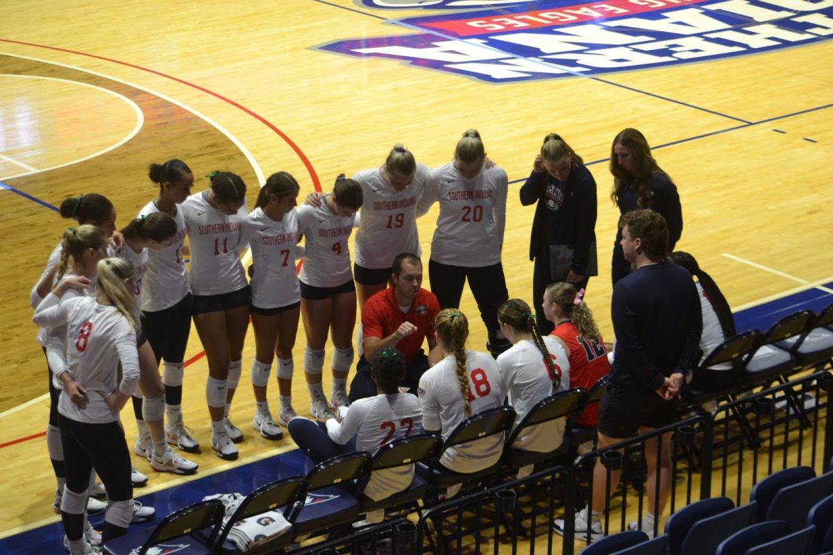 The Screaming Eagles huddle during a timeout Oct. 1 in the Screaming Eagles Arena. (Photo by Alex Mendoza)
