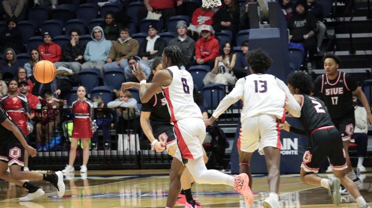 Cardell Bailey, senior guard, passes the ball to the left wing to open an offensive possession against Southern Illinois University Edwardsville Saturday, Jan. 31, at Liberty Arena. (Photo by Anderson Schmidt)