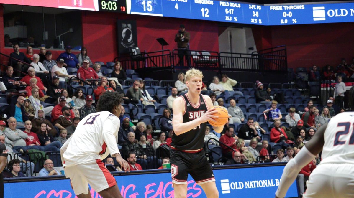 Devin Curtis, junior forward, defends a Southern Illinois University Edwardsville player who is looking to pass Saturday, Jan. 31, at Liberty Arena. (Photo by Anderson Schmidt)