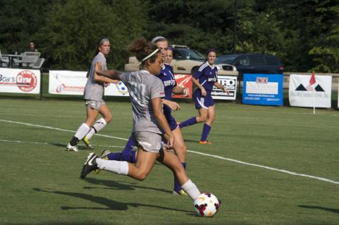 Women’s Soccer loses first game, looks toward promising season